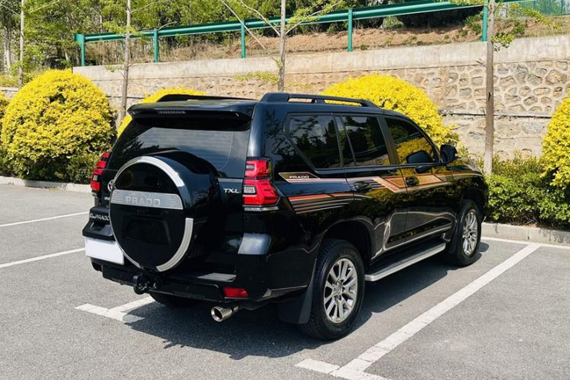 Used Toyota Prado 2018 3.5L Automatic TX-L with Rear-Mounted Spare Tire Exterior 5