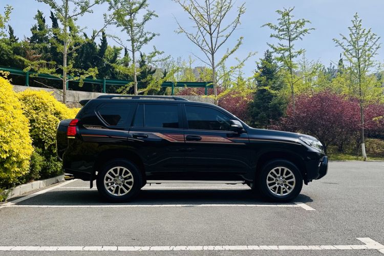 Used Toyota Prado 2018 3.5L Automatic TX-L with Rear-Mounted Spare Tire Exterior 6