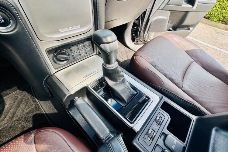 Used Toyota Prado 2018 3.5L Automatic TX-L with Rear-Mounted Spare Tire Gear Lever