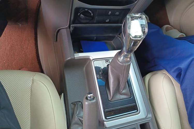 Used Toyota Prado 2018 3.5L Automatic TX-L Gear Lever