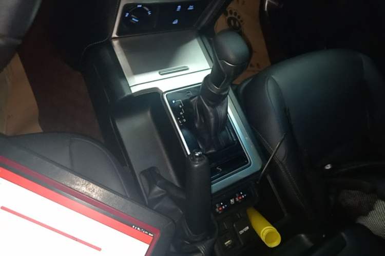 Used Toyota Prado 2018 3.5L Automatic TX-L Gear Lever