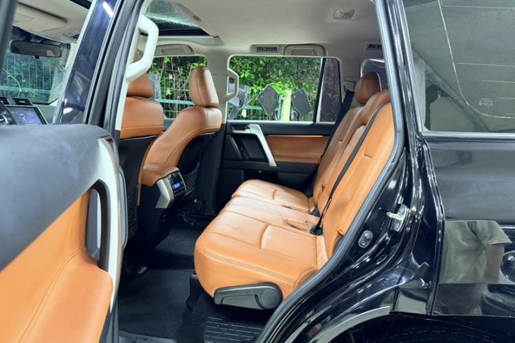 Used Toyota Prado 2018 3.5L Automatic TX-L with Rear-Mounted Spare Tire Interior 1