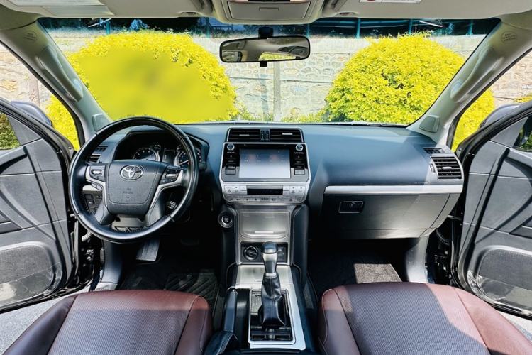 Used Toyota Prado 2018 3.5L Automatic TX-L with Rear-Mounted Spare Tire Interior 1