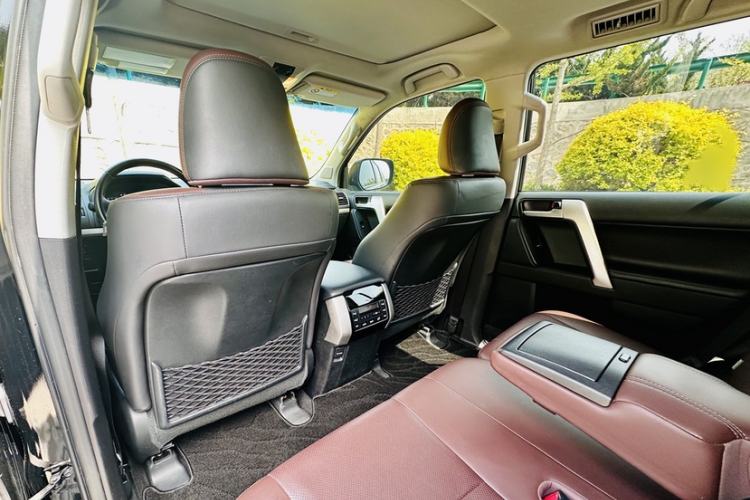 Used Toyota Prado 2018 3.5L Automatic TX-L with Rear-Mounted Spare Tire Interior 4
