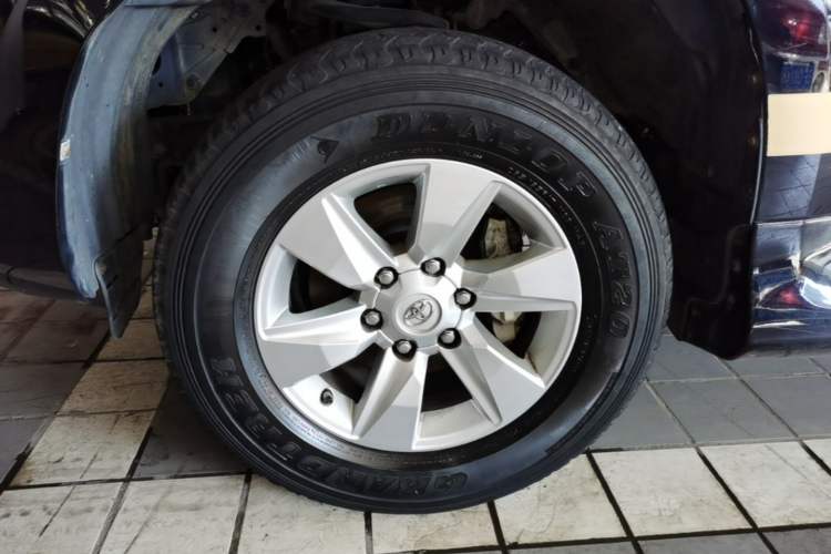 Used Toyota Prado  Left Front Wheel Hub