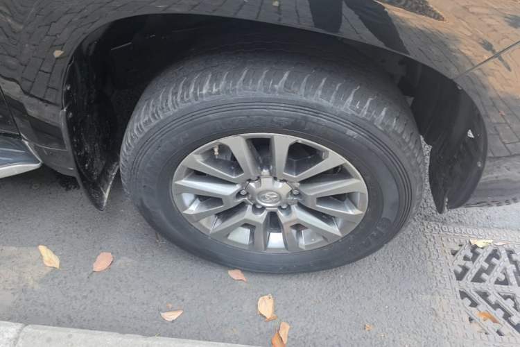 Used Toyota Prado 2018 3.5L Automatic TX-L NAVI with Rear-Mounted Spare Tire Right Front Wheel Hub