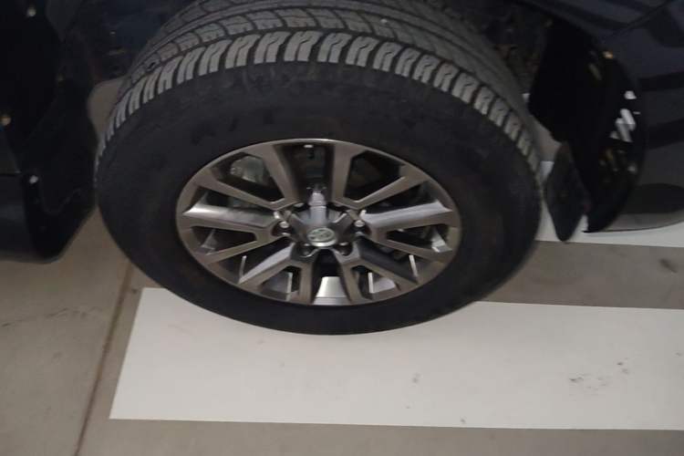 Used Toyota Prado  Right Front Wheel Hub