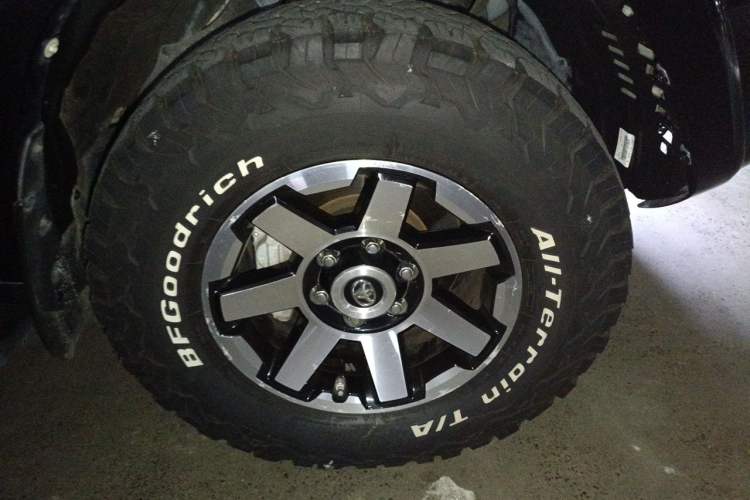 Used Toyota Prado  Right Front Wheel Hub