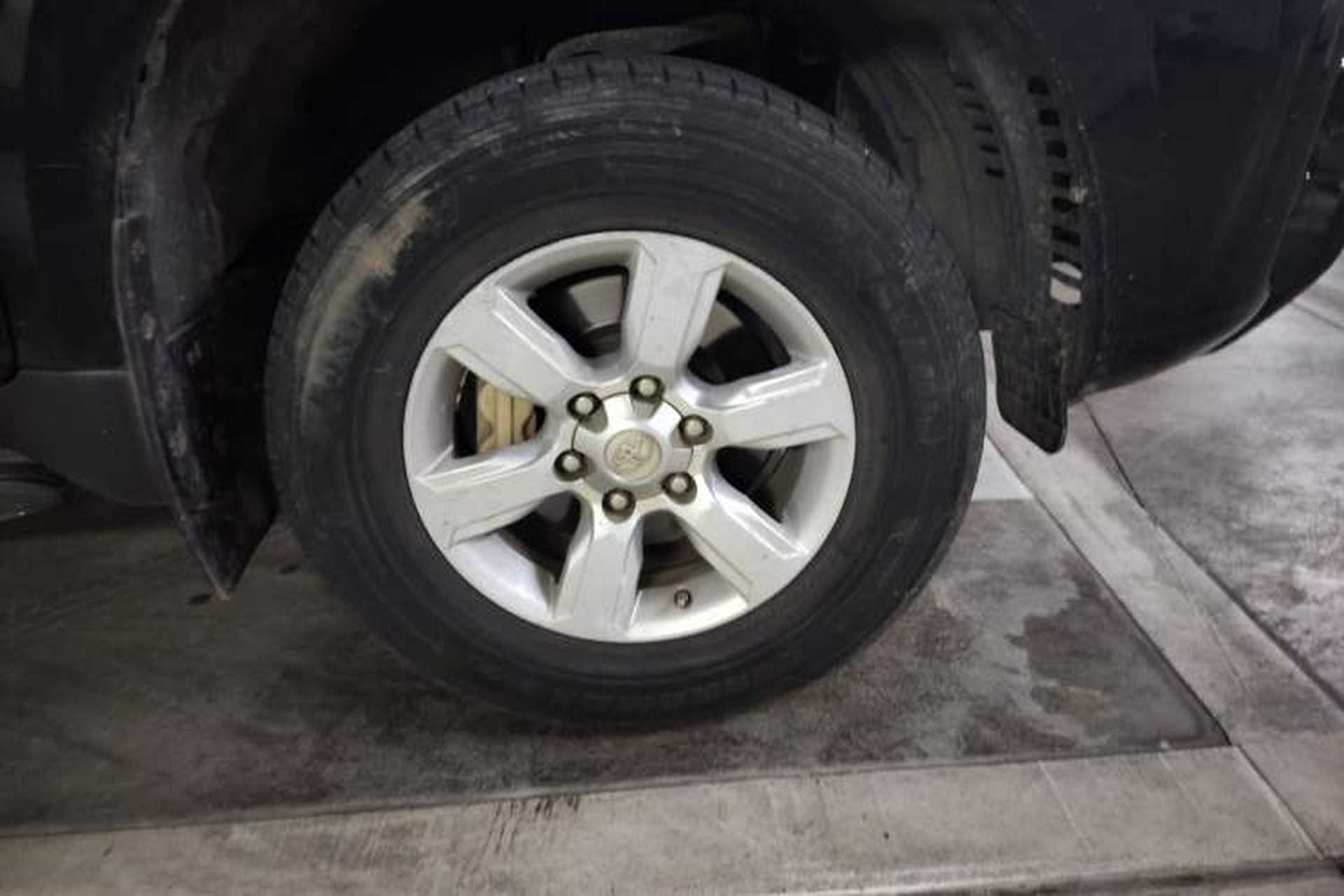 Used Toyota Prado  Right Front Wheel Hub