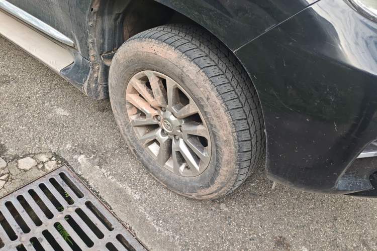 Used Toyota Prado  Right Front Wheel Hub
