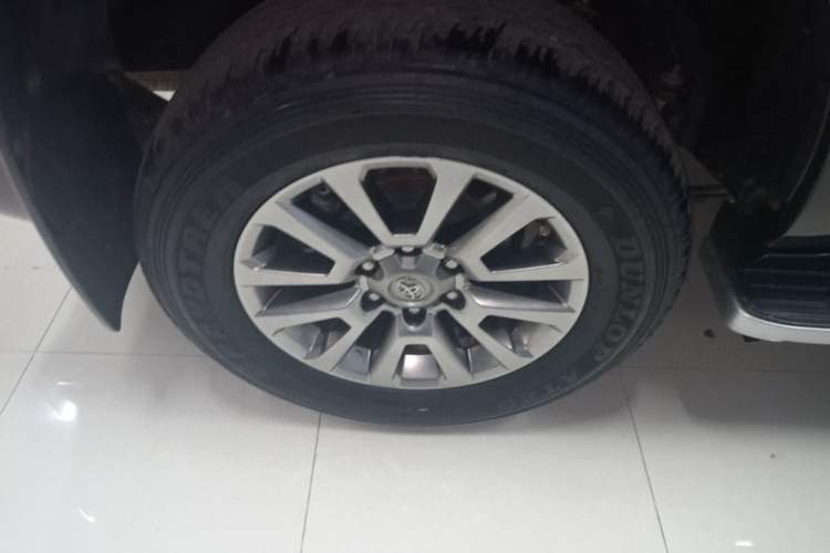 Used Toyota Prado 2018 3.5L Automatic TX-L Right Rear Wheel Hub