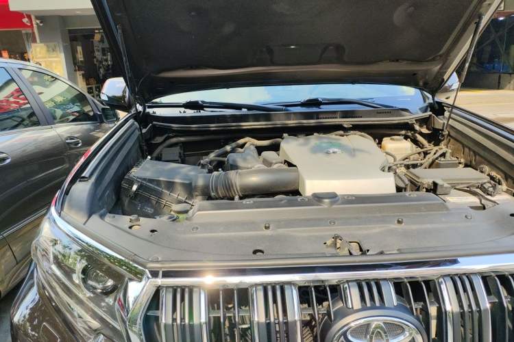Used Toyota Prado 2018 3.5L Automatic TX-L with Rear-Mounted Spare Tire Engine Bay Right