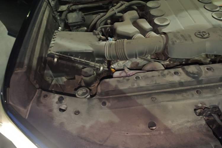 Used Toyota Prado 2018 4.0L TXL Dual Airbags External Mount – Middle East Engine Bay Right