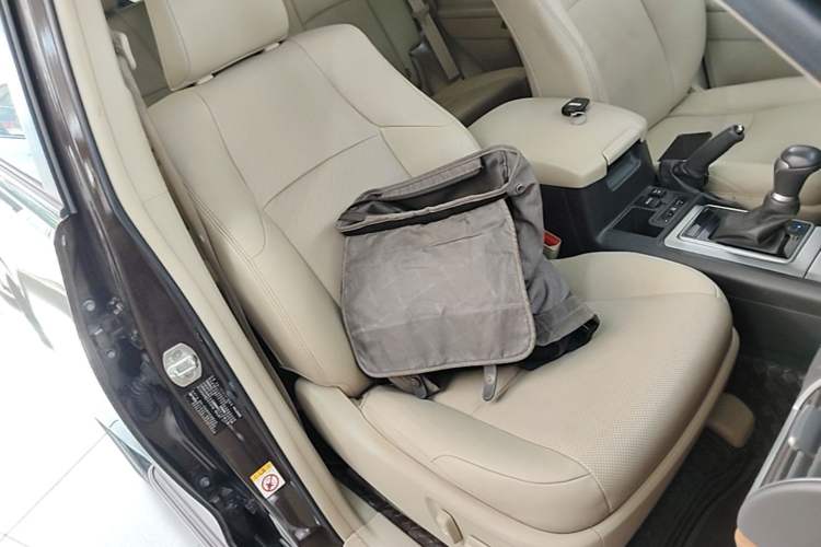 Used Toyota Prado 2018 3.5L Automatic TX-L with Rear-Mounted Spare Tire Right Front Seat