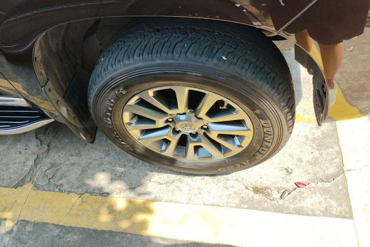 Used Toyota Prado 2018 3.5L Automatic TX-L with Rear-Mounted Spare Tire Right Front Wheel Hub