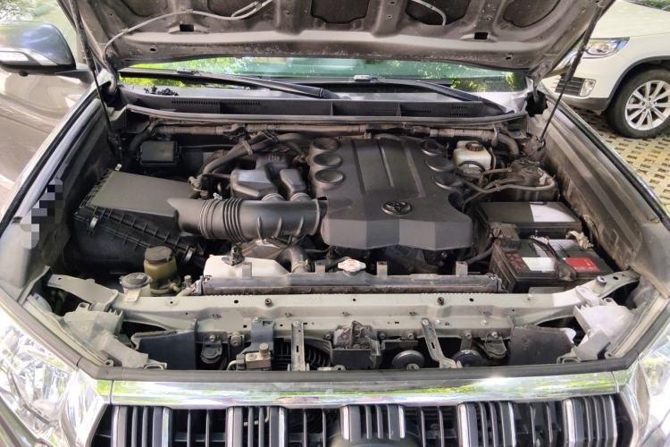 Used Toyota Prado 2018 4.0L TXL Dual Airbags External Mount – Middle East Engine Bay