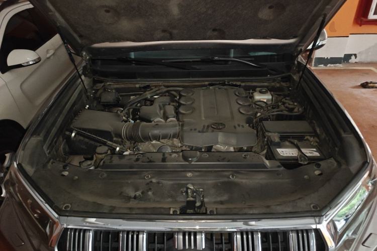 Used Toyota Prado  Engine Bay