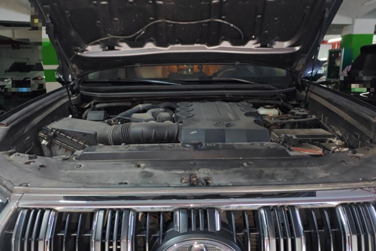 Used Toyota Prado  Engine Bay