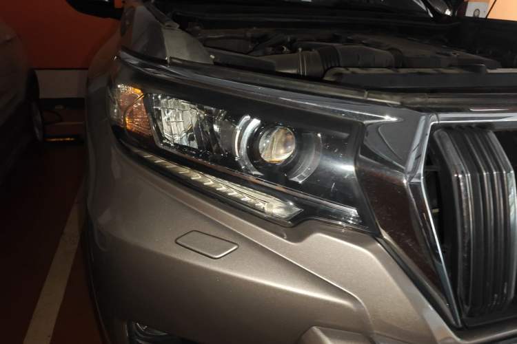 Used Toyota Prado  Right Front Headlight
