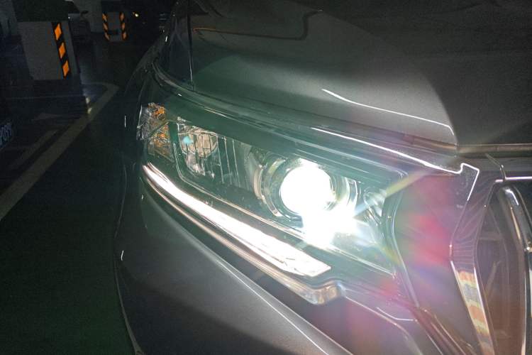 Used Toyota Prado  Right Front Headlight
