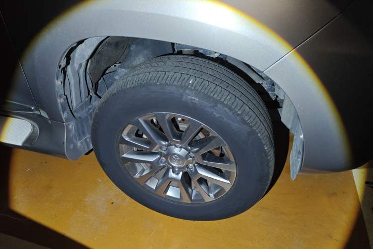 Used Toyota Prado  Right Front Wheel Hub