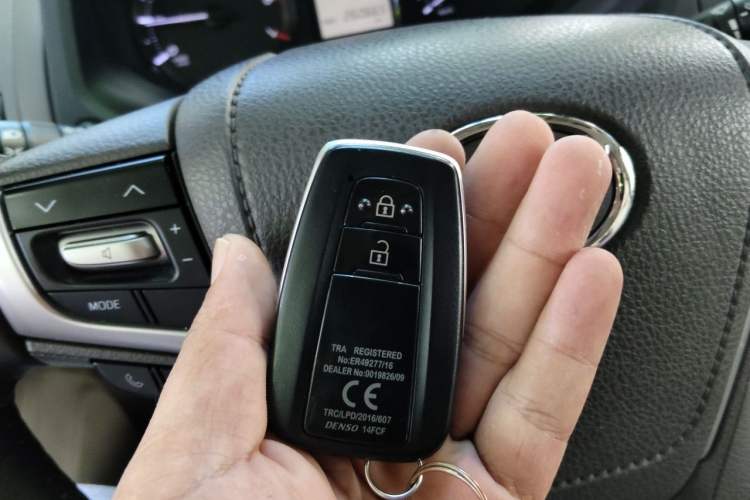 Used Toyota Prado 2018 4.0L TXL Dual Airbags External Mount – Middle East Vehicle Key