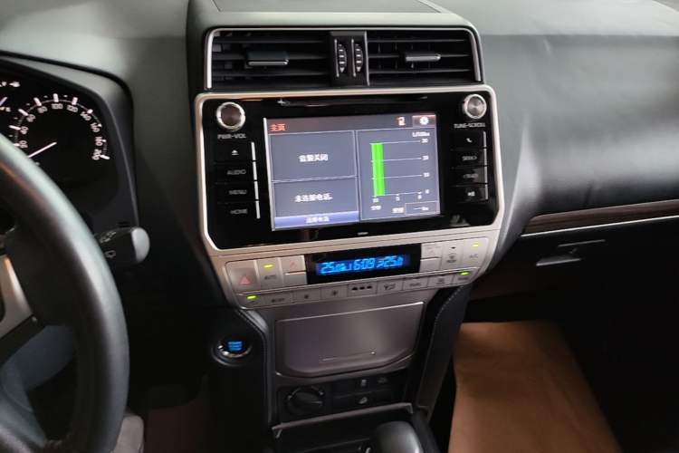 Used Toyota Prado 2018 3.5L Automatic TX Audio And AC Panel