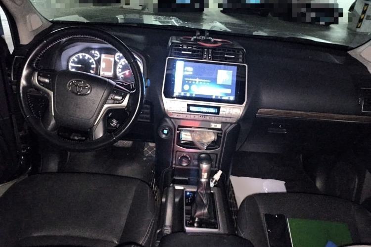Used Toyota Prado 2018 3.5L Automatic TX-L Center Console