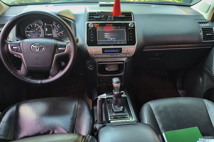 Used Toyota Prado 2018 3.5L Automatic TX-L Center Console