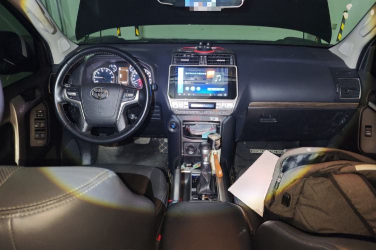 Used Toyota Prado 2018 3.5L Automatic TX-L Center Console