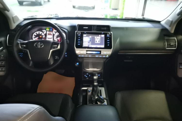 Used Toyota Prado 2018 3.5L Automatic TX-L Center Console