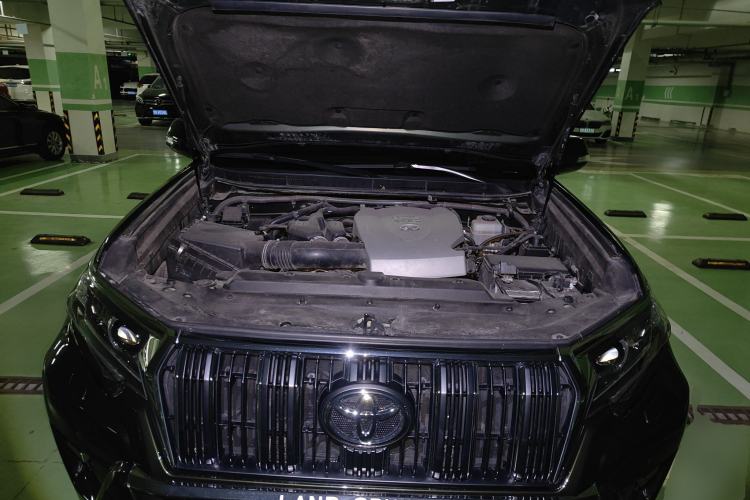 Used Toyota Prado 2018 3.5L Automatic TX-L with Rear-Mounted Spare Tire Engine Bay