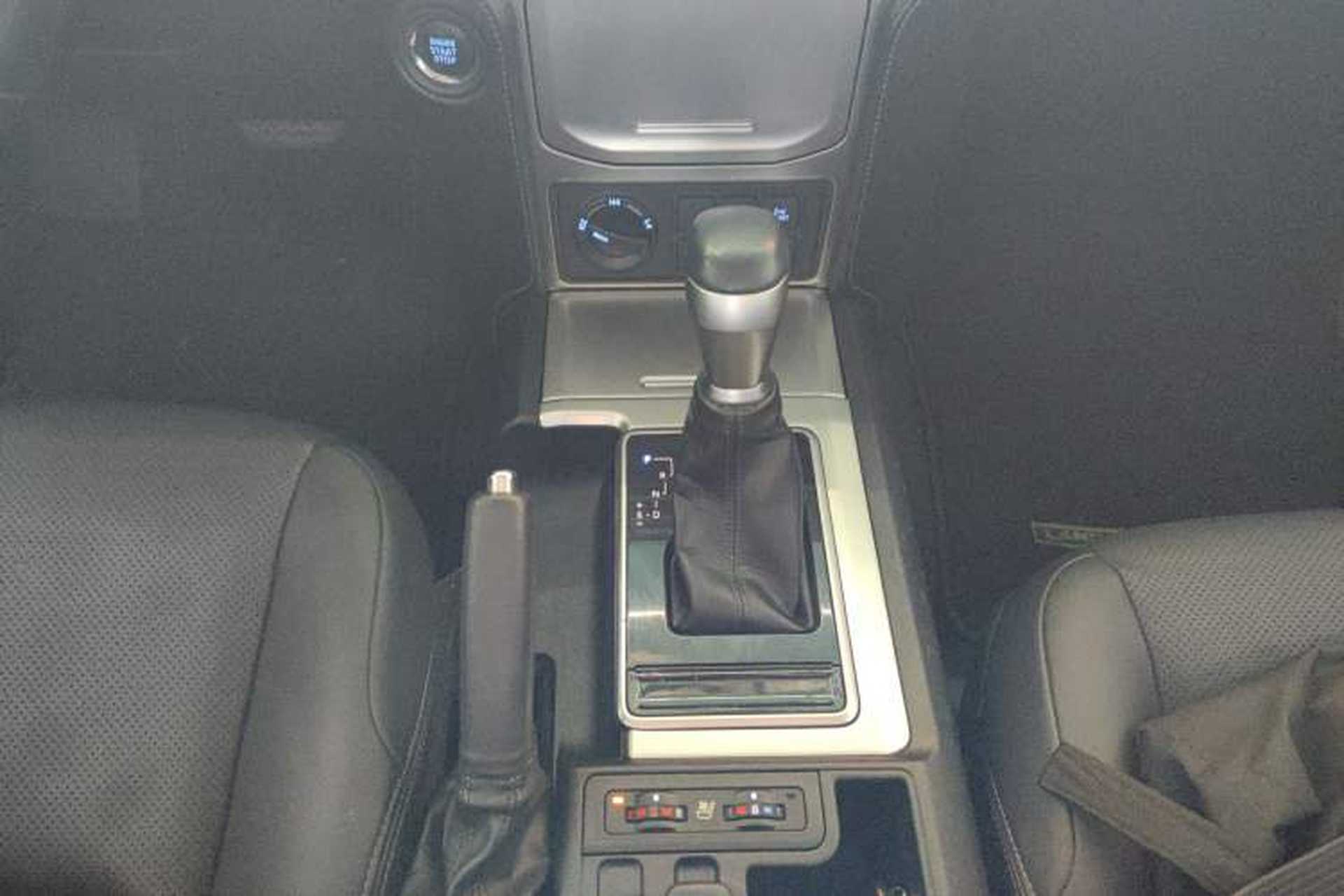 Used Toyota Prado 2018 3.5L Automatic TX-L NAVI Gear Lever