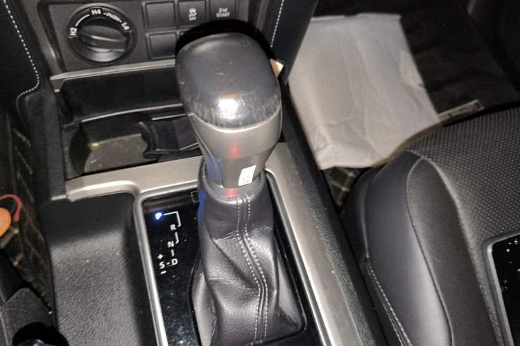 Used Toyota Prado 2018 3.5L Automatic TX-L Gear Lever