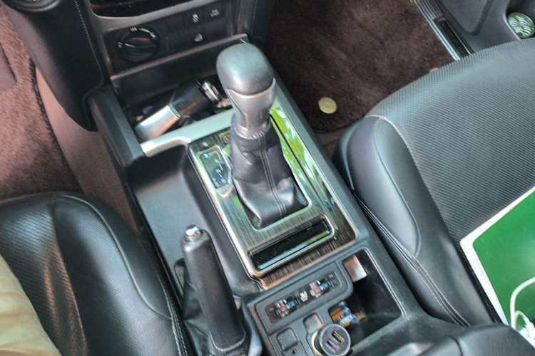 Used Toyota Prado 2018 3.5L Automatic TX-L Gear Lever