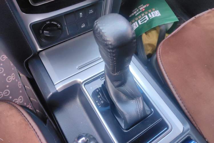 Used Toyota Prado 2018 3.5L Automatic TX-L Gear Lever