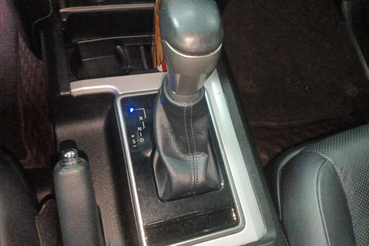 Used Toyota Prado 2018 3.5L Automatic TX-L Gear Lever