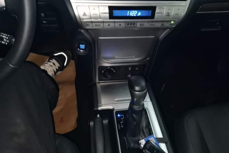 Used Toyota Prado 2018 3.5L Automatic TX-L Gear Lever