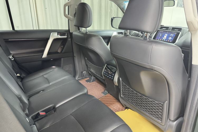 Used Toyota Prado 2018 3.5L Automatic TX-L with Rear-Mounted Spare Tire Interior 4
