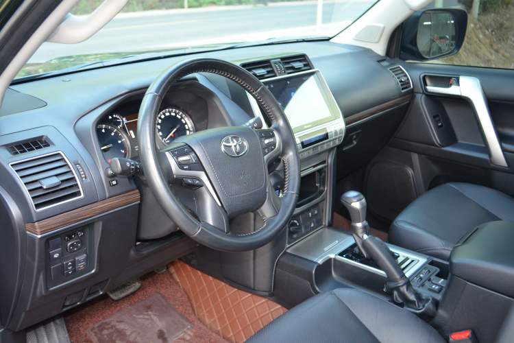 Used Toyota Prado 2018 3.5L Automatic TX-L with Rear-Mounted Spare Tire Interior 4