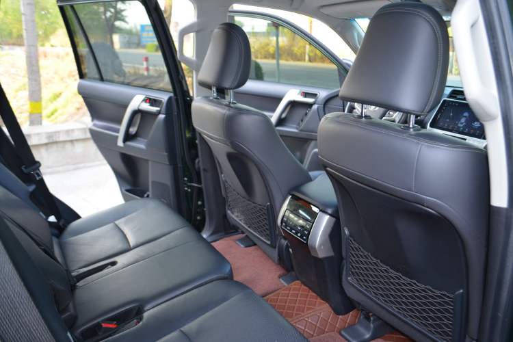 Used Toyota Prado 2018 3.5L Automatic TX-L with Rear-Mounted Spare Tire Interior 5