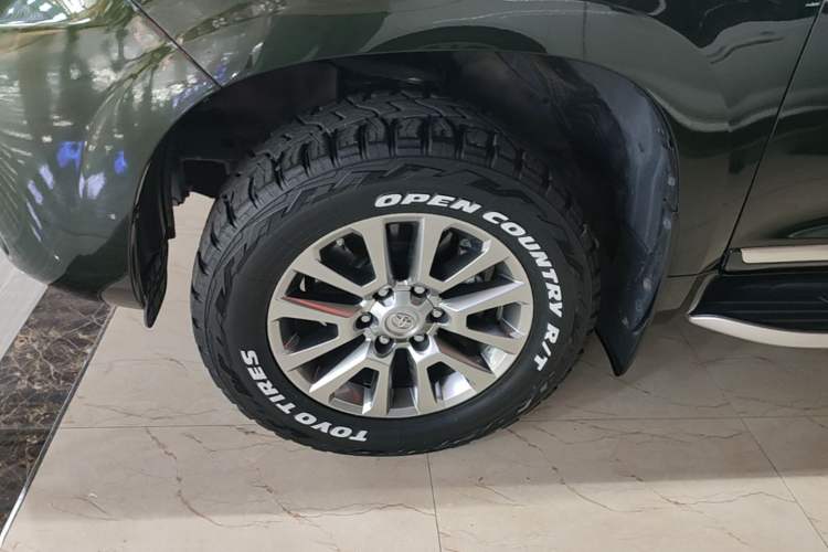 Used Toyota Prado 2018 3.5L Automatic TX-L with Rear-Mounted Spare Tire Left Front Wheel Hub