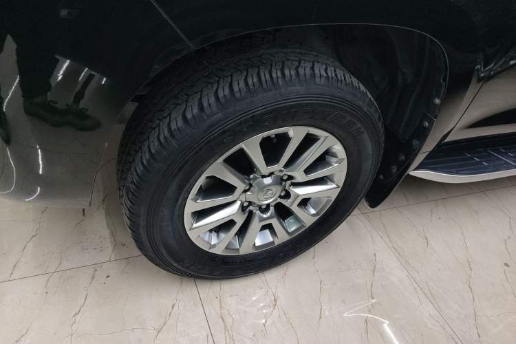 Used Toyota Prado 2018 3.5L Automatic TX-L NAVI with Rear-Mounted Spare Tire Left Front Wheel Hub