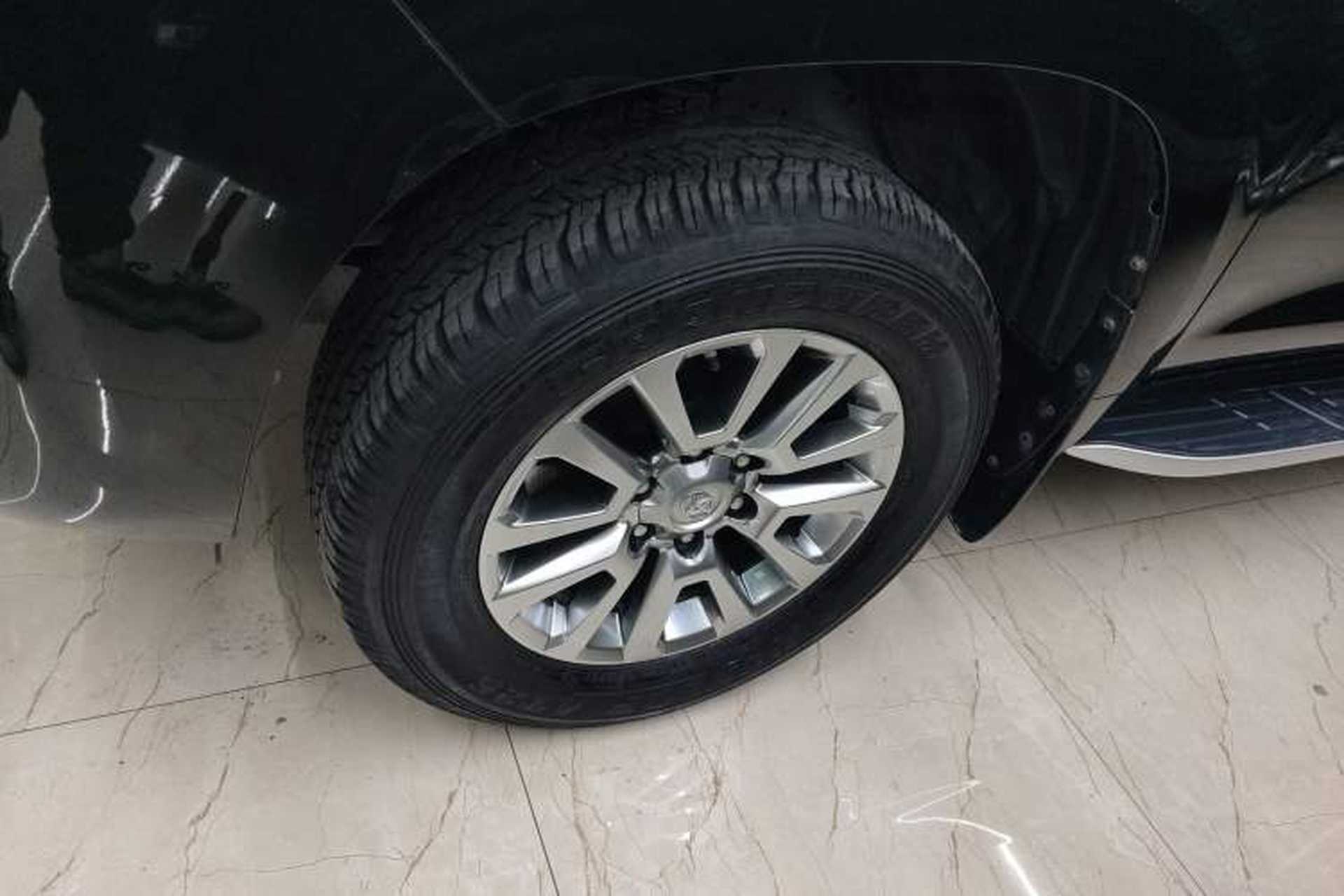 Used Toyota Prado 2018 3.5L Automatic TX-L NAVI with Rear-Mounted Spare Tire Left Front Wheel Hub