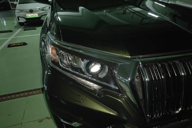 Used Toyota Prado 2018 3.5L Automatic TX-L with Rear-Mounted Spare Tire Right Front Headlight