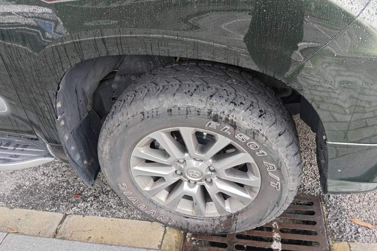 Used Toyota Prado 2018 3.5L Automatic TX-L with Rear-Mounted Spare Tire Right Front Wheel Hub