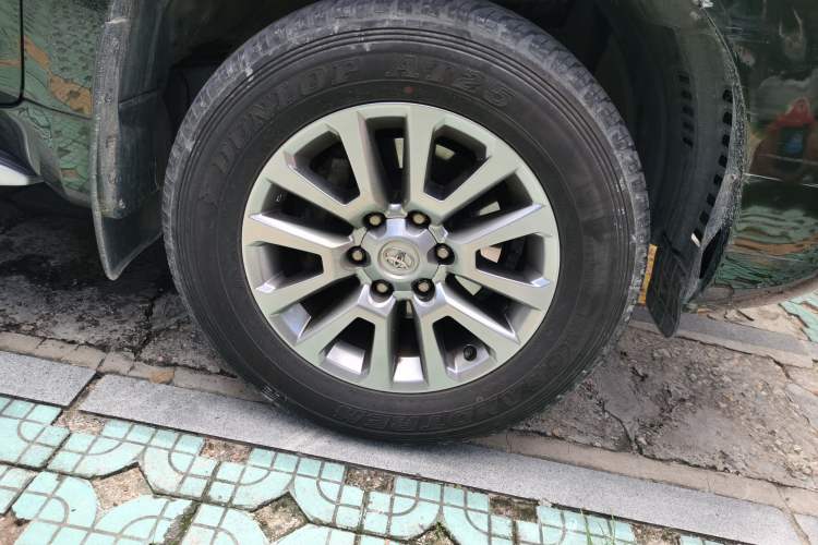 Used Toyota Prado 2018 3.5L Automatic TX-L NAVI with Rear-Mounted Spare Tire Right Front Wheel Hub
