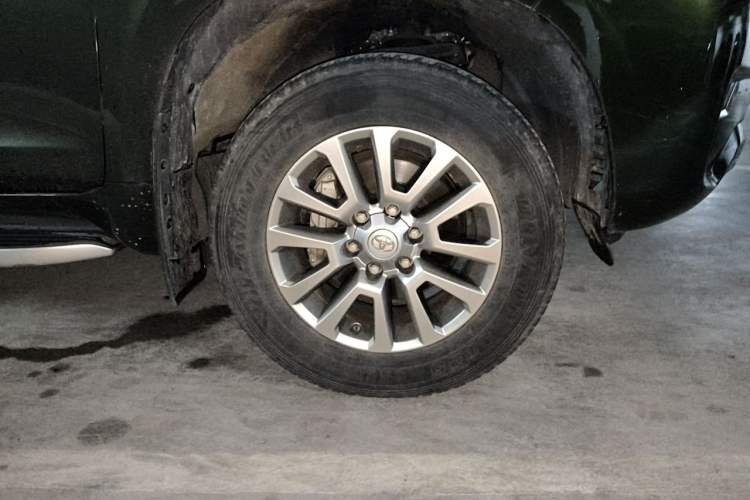 Used Toyota Prado 2018 3.5L Automatic TX-L Right Front Wheel Hub