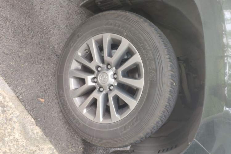 Used Toyota Prado 2018 3.5L Automatic TX-L NAVI with Rear-Mounted Spare Tire Right Front Wheel Hub