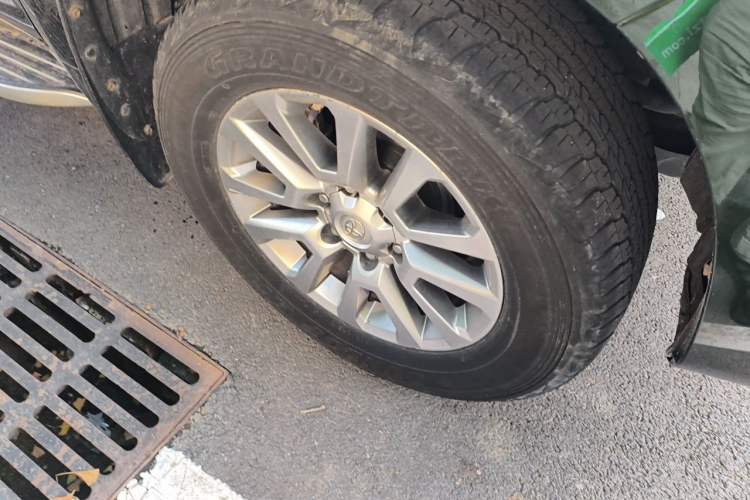 Used Toyota Prado 2018 3.5L Automatic TX-L Right Front Wheel Hub